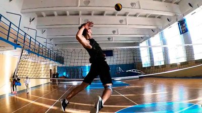 Ejercicios prácticos de preparación física para voleibol sin pesas